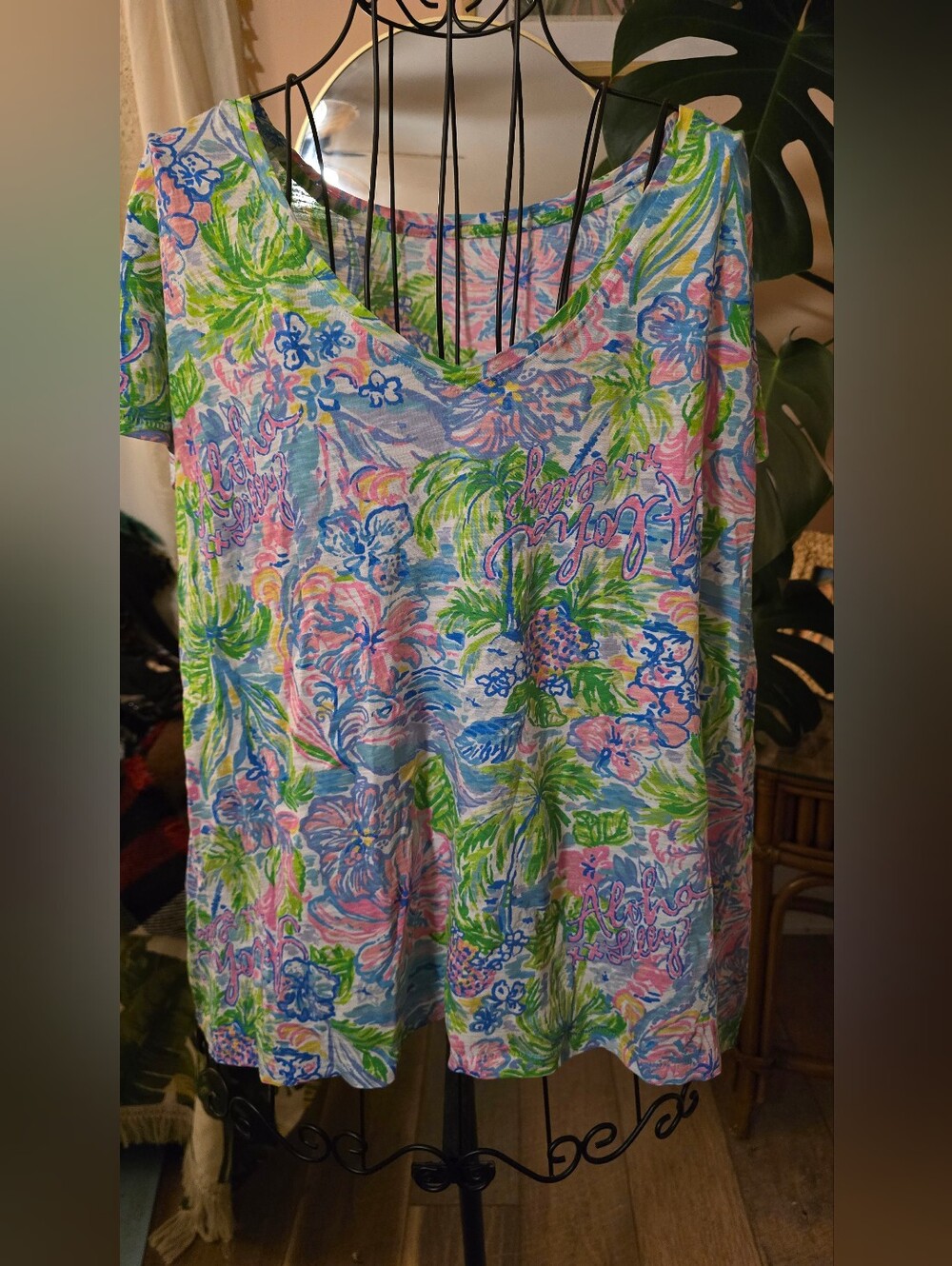 Lilly Pulitzer Etta V-Neck Aloha Lilly Tropical Slub Cotton T-Shirt XL